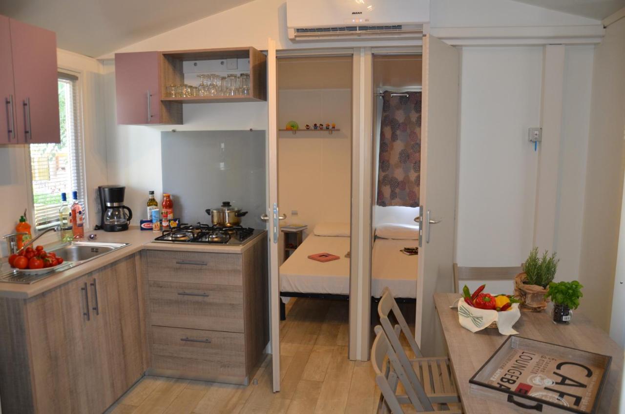 Happy Camp Mobile Homes In Camping Senia Cala Canyelles Lloret de Mar Exterior foto